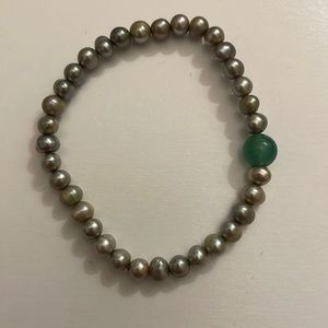 Pearl and Chalcedony stretchy bracelet
